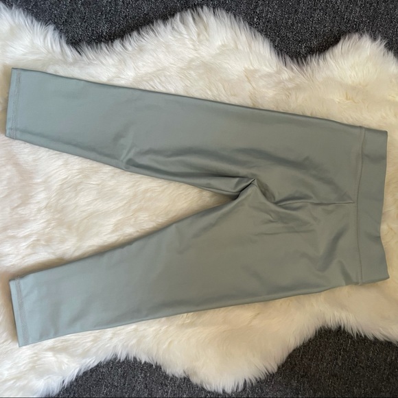 XS sage high waisted 3/4 length leggings GOI - Picture 5 of 5